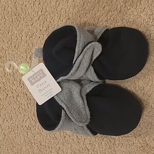 NWT Hudson Baby Fleece Booties. Size 4T.